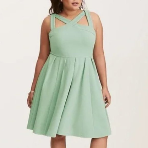 ~*NWT Torrid Sage Green Textured Crossfront Skater Dress - Size 2X - Picture 12 of 13